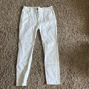 White mid-rise pants